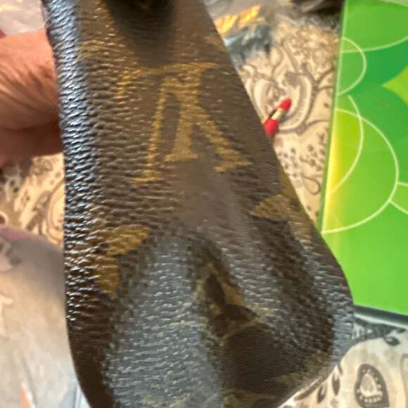 Louis Vuitton - Picture 4 of 7